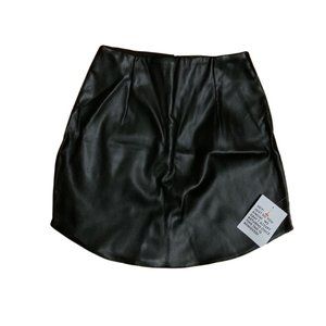 NWT 🖤 ASOS DESIGN faux leather curved hem mini skirt in black